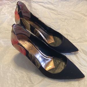 BUNDLE DISCOUNTS! TED BAKER sz 40 Satin Peach Floral Kawaap Pumps rose gold blk